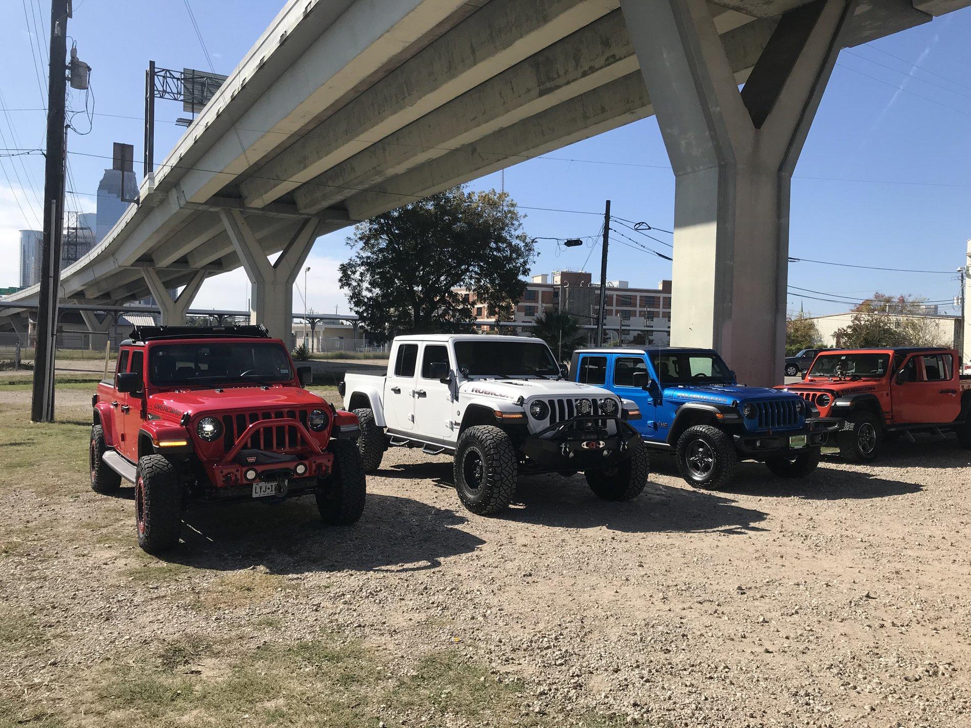 Jeep Gladiator Java & Jeeps/Jeep 4Wheel Adventure Houston meet & greet 18ED5297-0344-4714-8BBD-EED2B8A2DD8A
