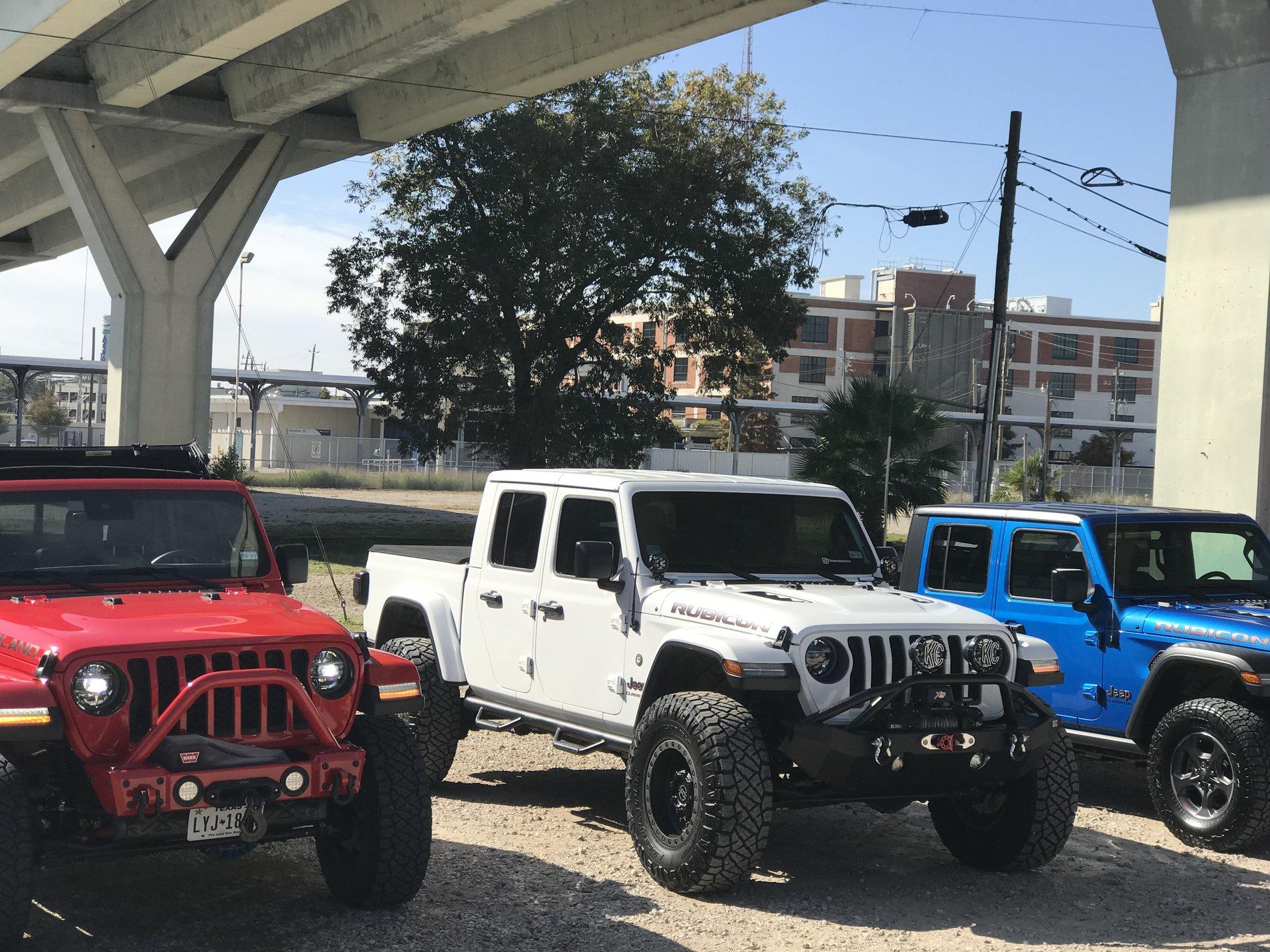 Jeep Gladiator Java & Jeeps/Jeep 4Wheel Adventure Houston meet & greet 6311A943-7E8E-4ACC-9208-F7E96565AD7F