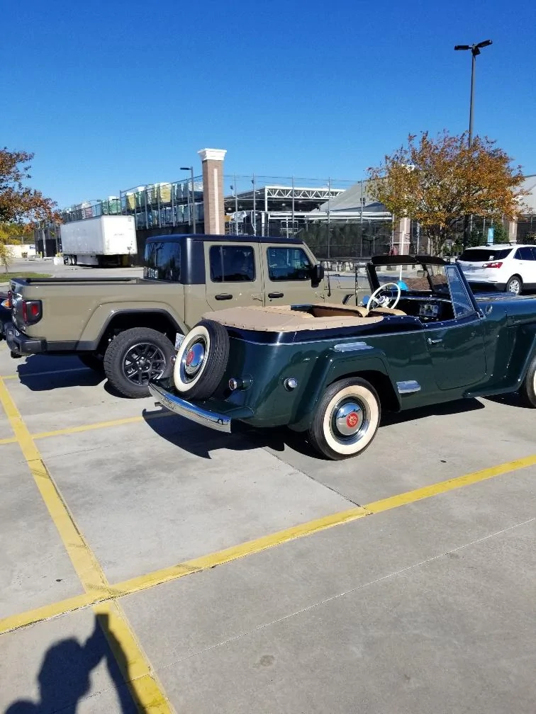 Jeep Gladiator Jeeps Parking Next To Jeeps 20191124_124126_resized