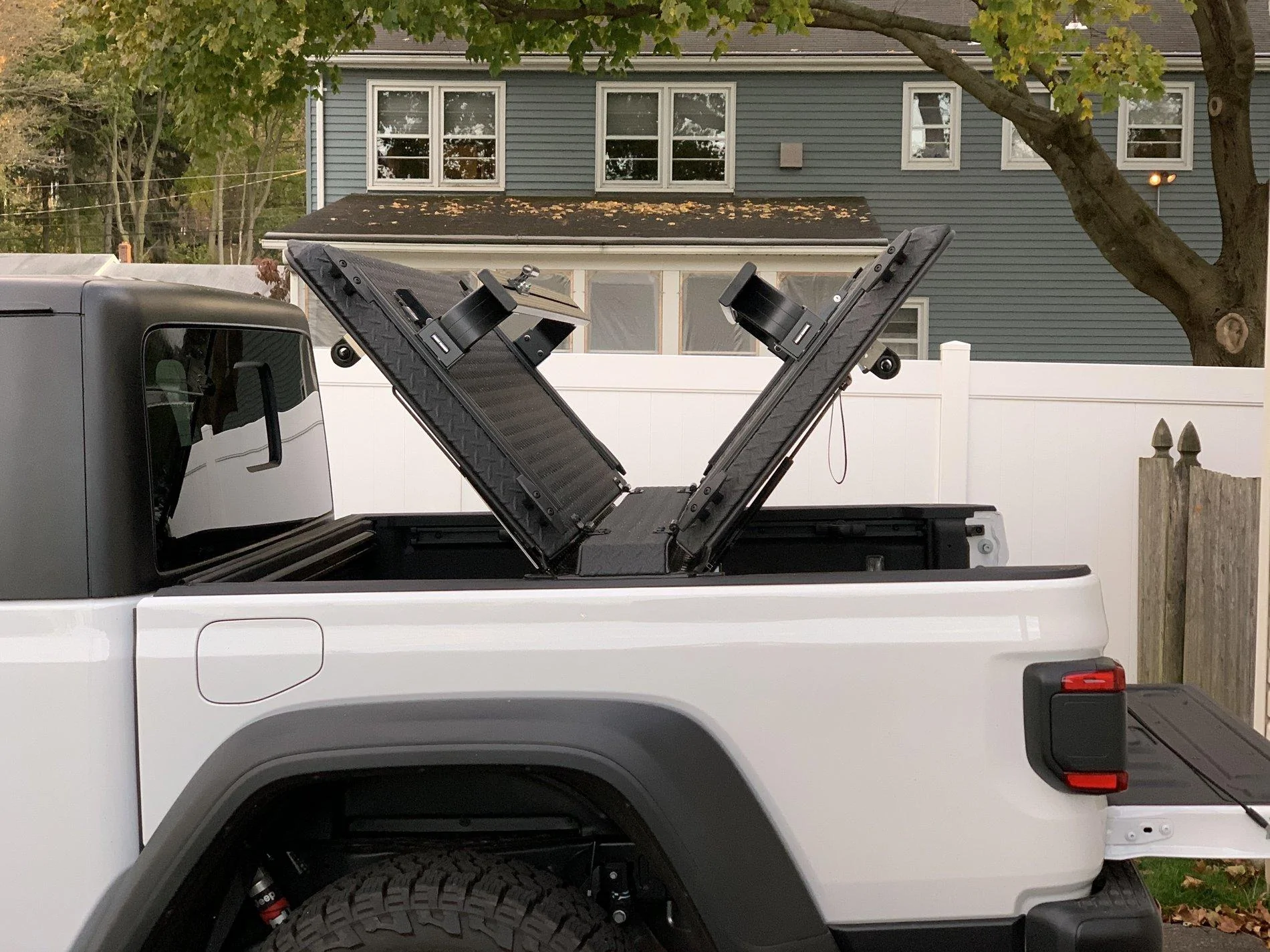 Jeep Gladiator Truck Covers USA Tonneau:  Pros and Cons? 20191112_213304870_iOS
