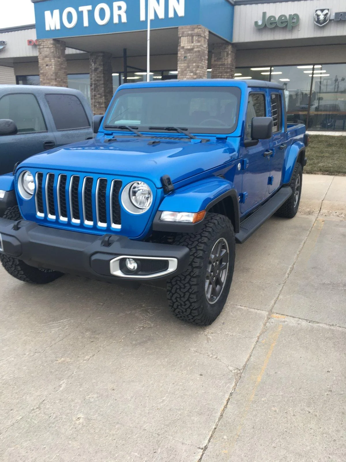 Jeep Gladiator HYDRO BLUE PEARL Gladiator JT Club 4DFC7FBC-D4C6-4943-9916-3F8C4AA780F4