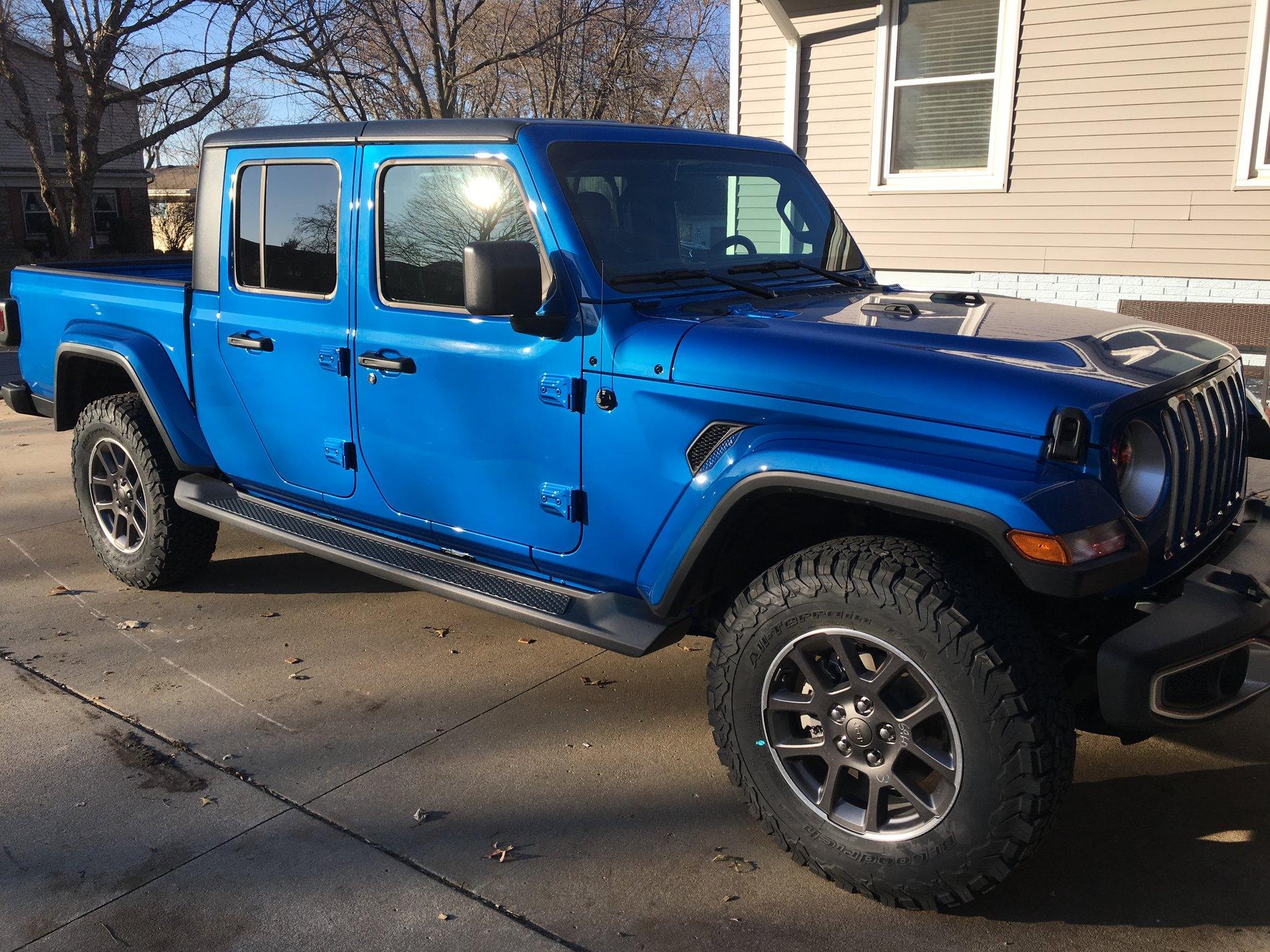 Jeep Gladiator HYDRO BLUE PEARL Gladiator JT Club 93A782E0-A24B-4130-97F6-F6C2912308CD