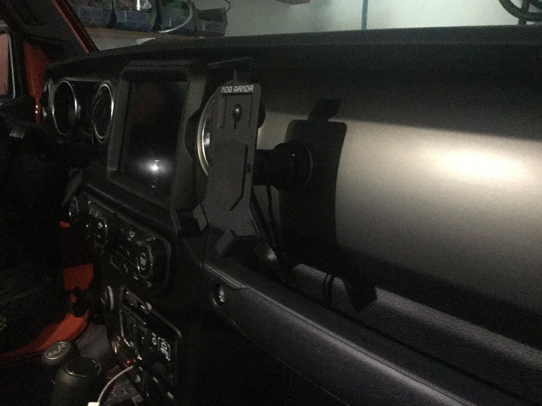 Jeep Gladiator Looking for phone holder upload_2019-11-25_16-10-5