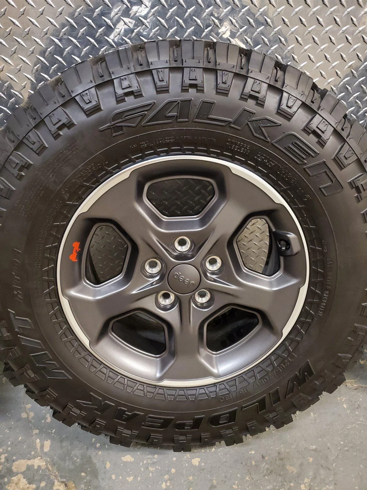 Jeep Gladiator 4x JEEP GLADIATOR RUBICON WHEELS & TIRES 20191125_192337