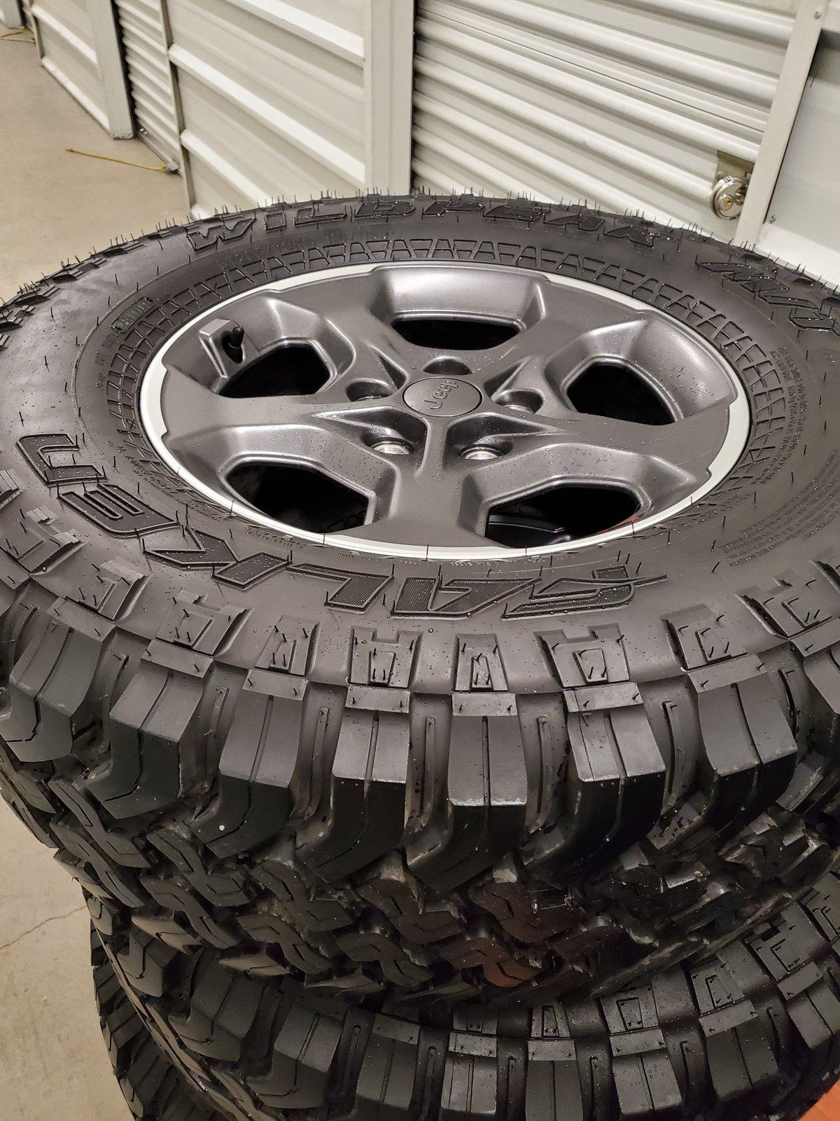 Jeep Gladiator 4x JEEP GLADIATOR RUBICON WHEELS & TIRES 20191125_192808