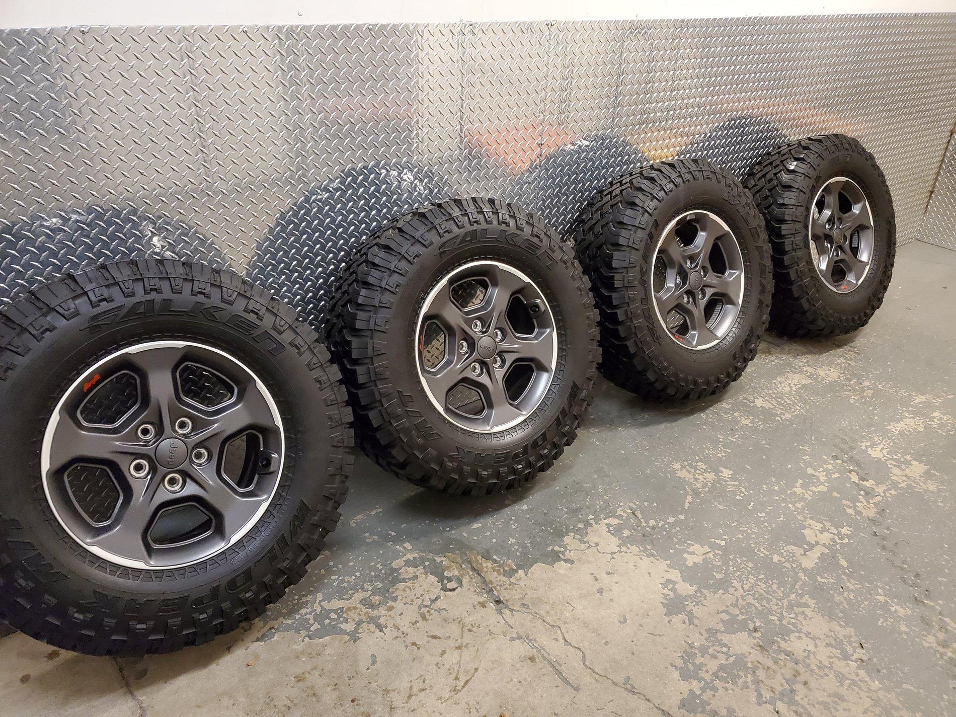Jeep Gladiator 4x JEEP GLADIATOR RUBICON WHEELS & TIRES 20191125_192323