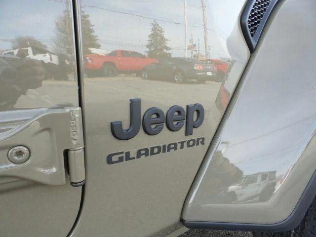Jeep Gladiator Body color fenders available for Sport! 78777A3B-9483-4A26-A3F2-768520914003