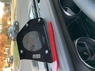Jeep Gladiator Does the upgraded Alpine system include a subwoofer? 52D1BFEB-3E30-4B26-9461-A74192B0ECD3