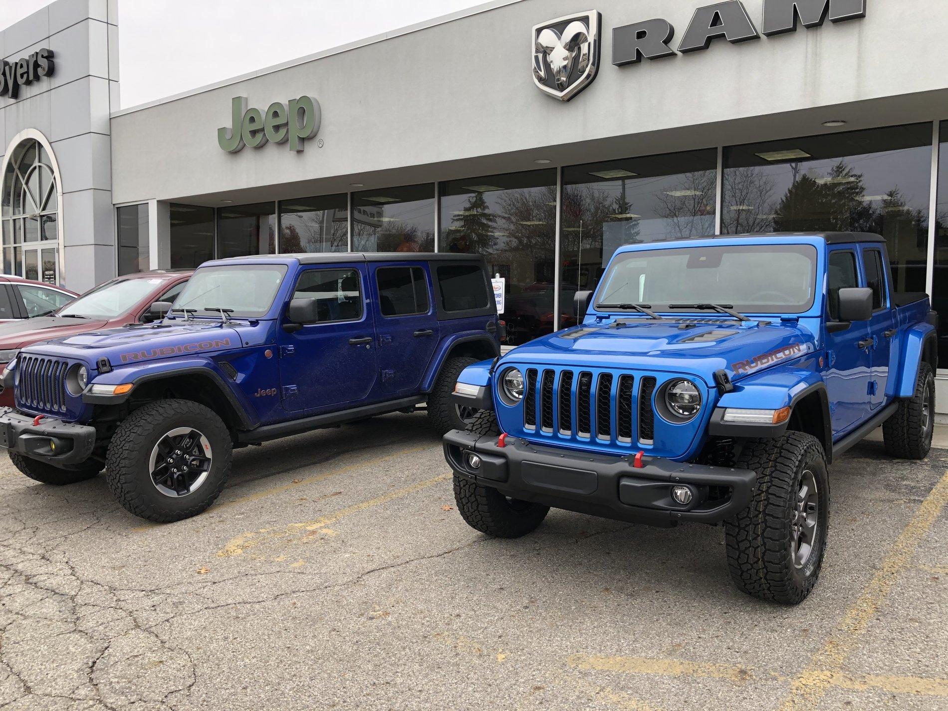 Jeep Gladiator Hydro Blue Rubicon with grey dash A047DF2D-B4F1-4BBC-A644-FFF1D71691CE
