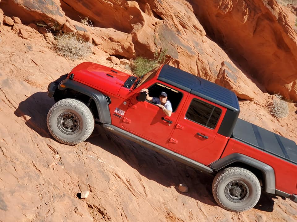 Jeep Gladiator Let's see 'em - Larger tires on Sport S wheels 74647561_10221114885325431_2978638215814053888_n