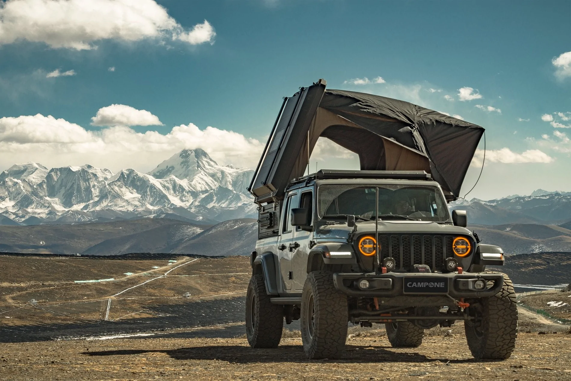 Jeep Gladiator Campone Cantilever Canopy Tent? Anyone seen this design before? 699104935_2913165062408927_1342490465130156449_n