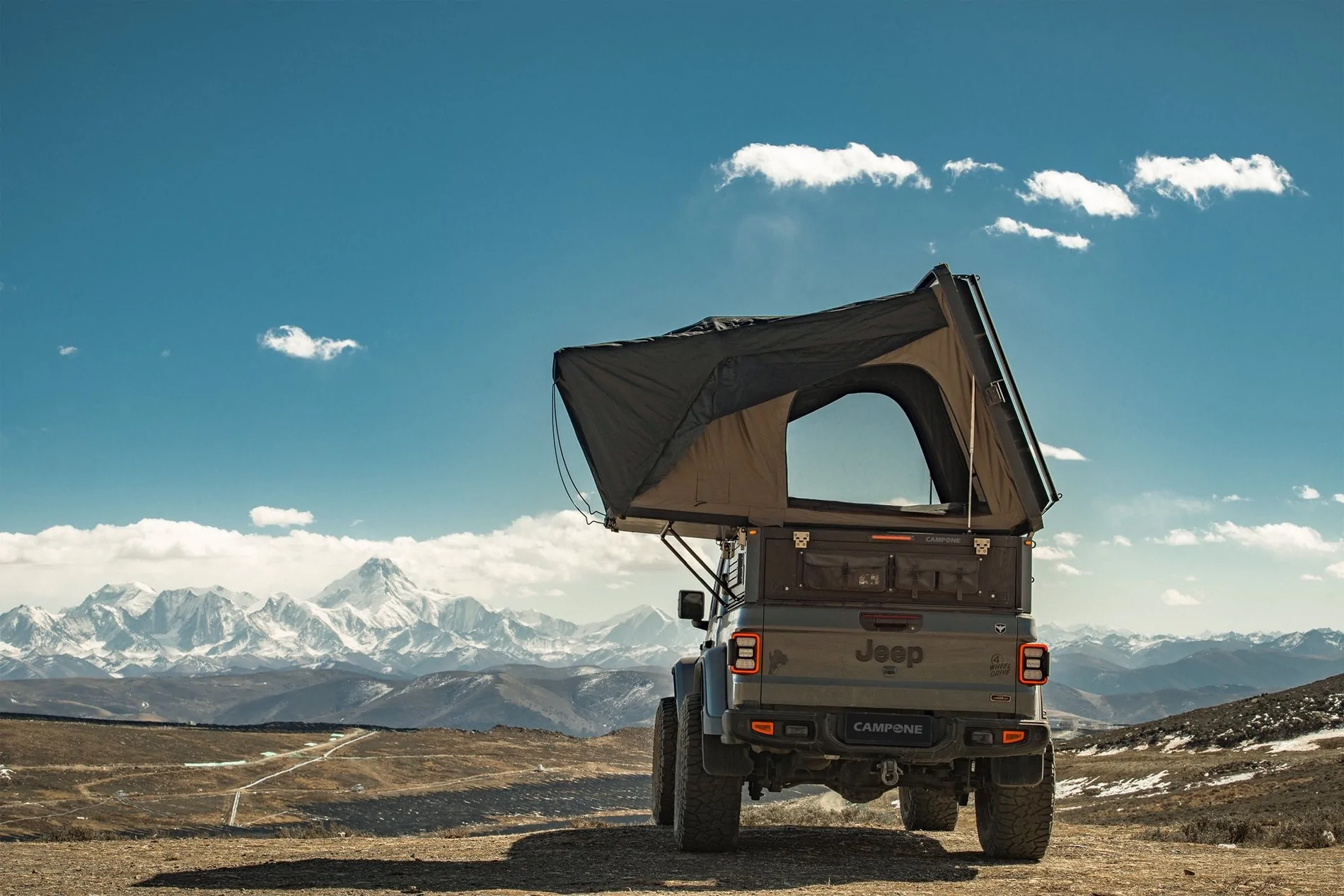 Jeep Gladiator Campone Cantilever Canopy Tent? Anyone seen this design before? 698750871_2913165029075597_1974562031907703493_n
