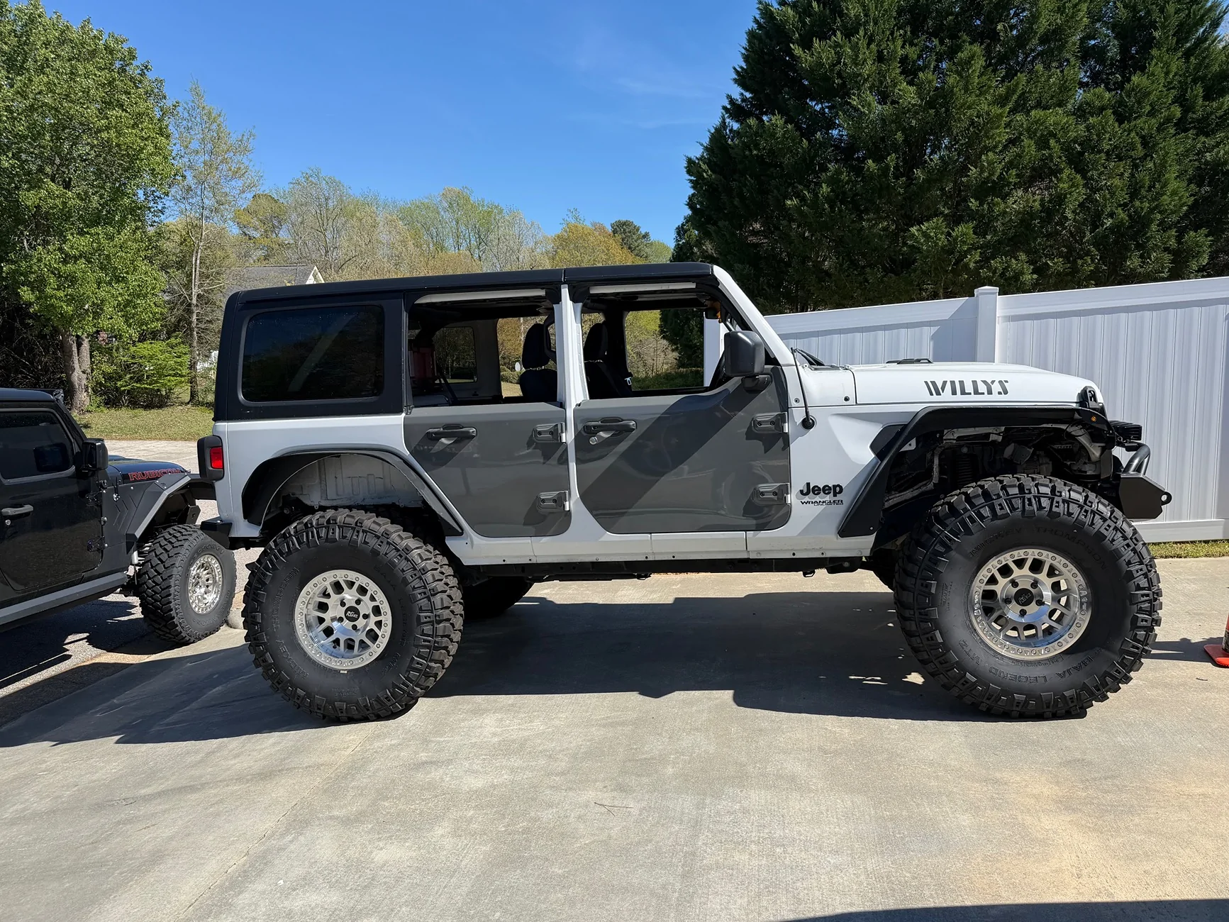 Jeep Gladiator Sting Gray half doors w/premium uppers IMG_9622