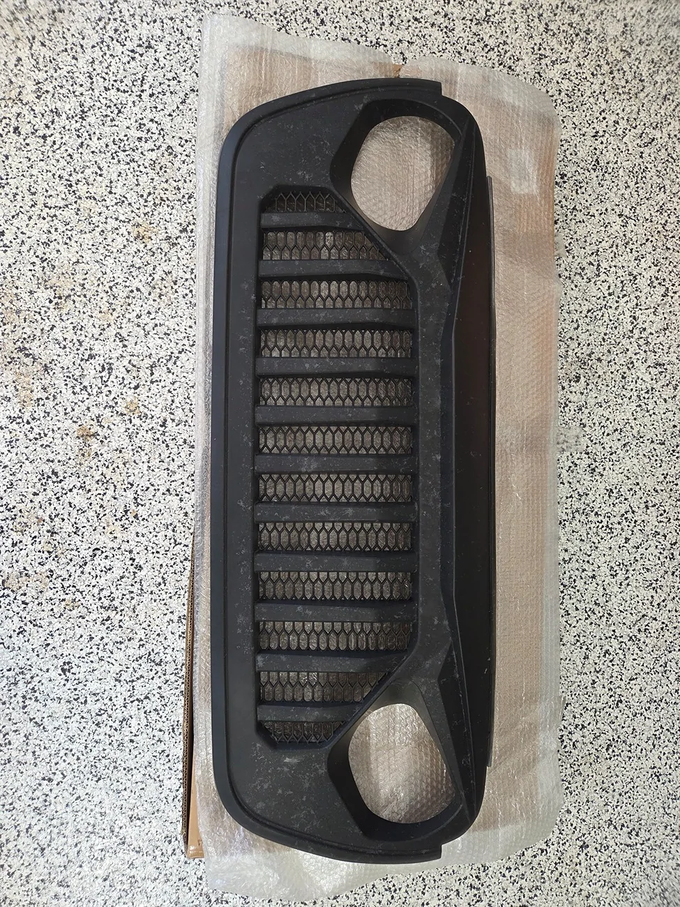 Jeep Gladiator Angry Eyes matte black grille Grill1
