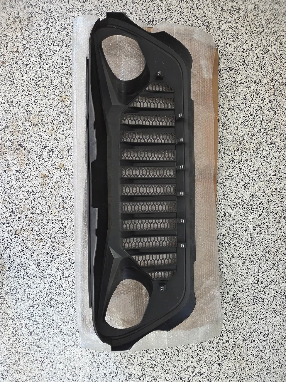 Jeep Gladiator Angry Eyes matte black grille Grill2