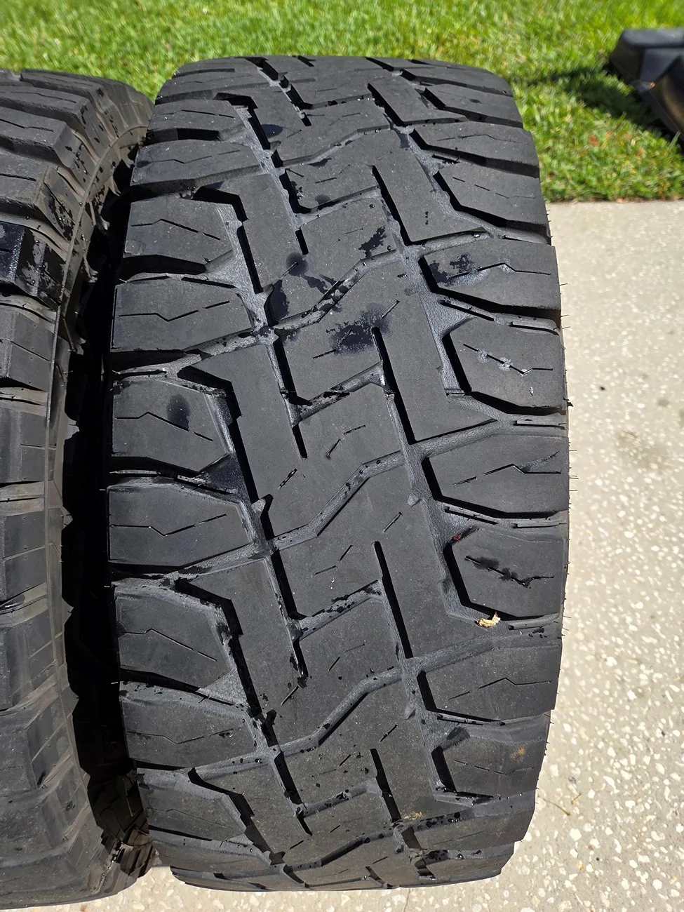 Jeep Gladiator 37x13.50x18 Wheel/Tire Package Tire1