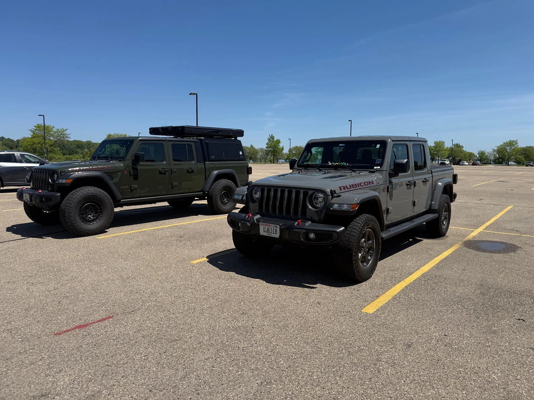 Jeep Gladiator Jeeps Parking Next To Jeeps IMG_9043