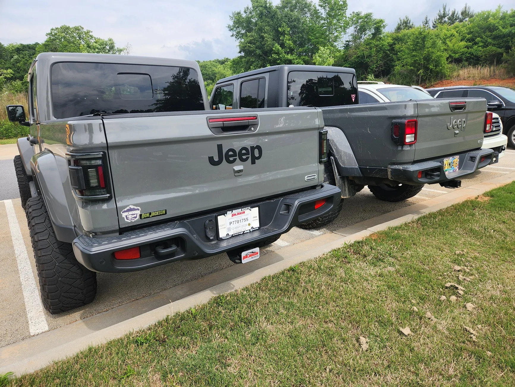 Jeep Gladiator Jeeps Parking Next To Jeeps 20260512_102650