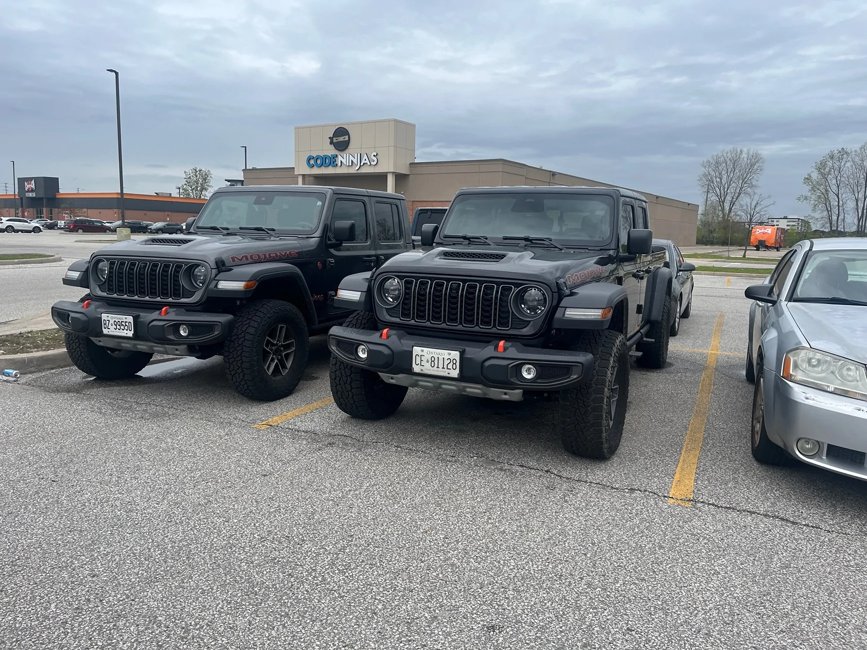 Jeep Gladiator Jeeps Parking Next To Jeeps IMG_1551