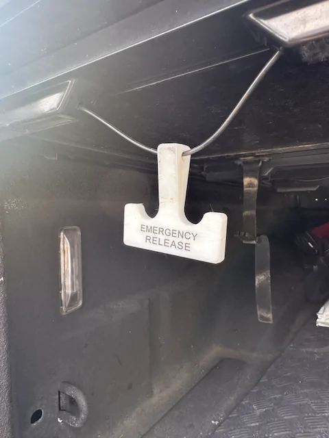 Jeep Gladiator Mopar Factory Tonneau Cover, Hard Tri-fold IMG_7044