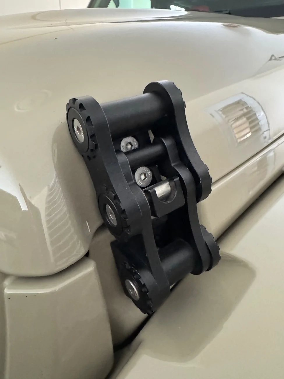 Jeep Gladiator Proper aftermarket hood latch ? IMG_2038