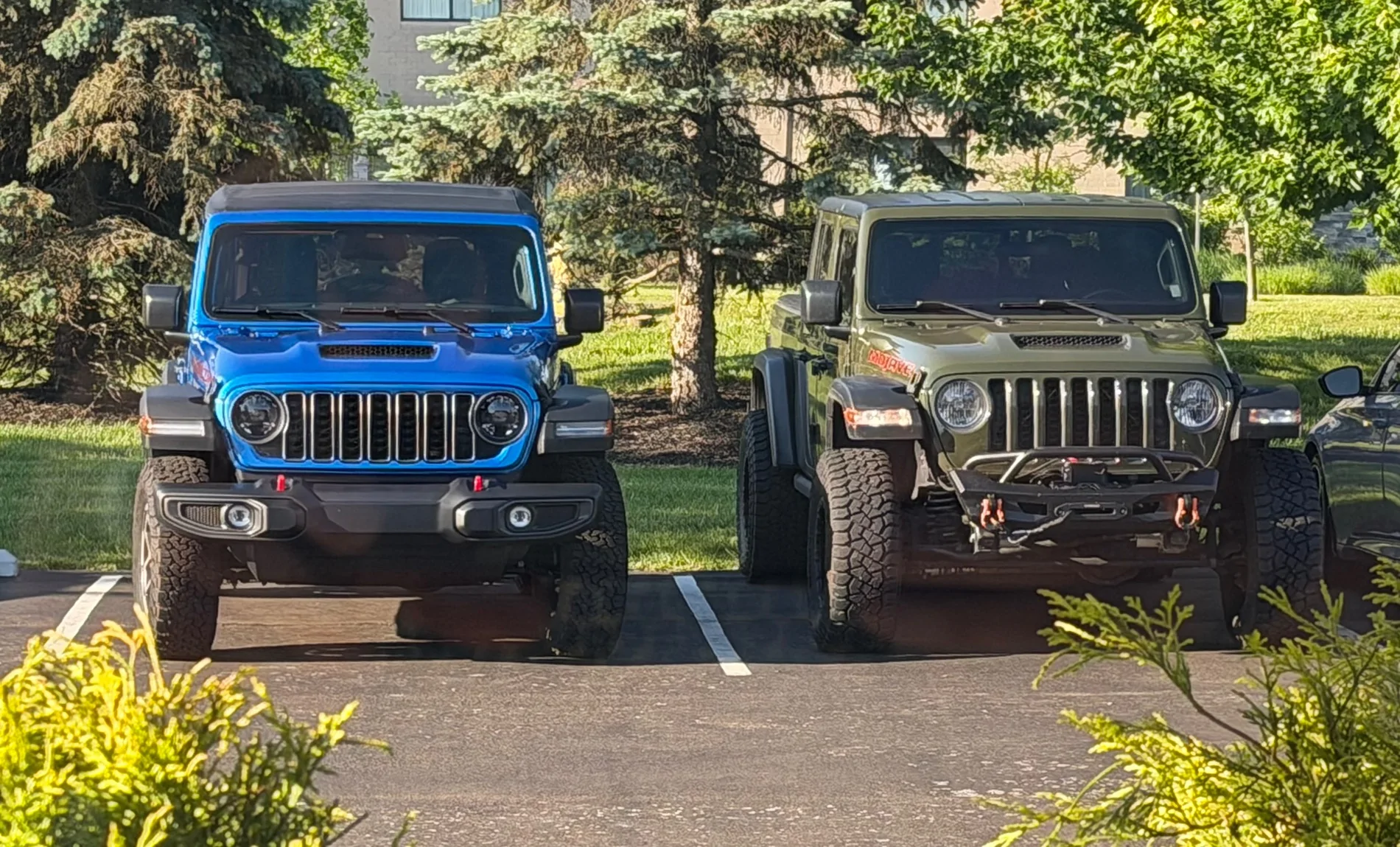 Jeep Gladiator Jeeps Parking Next To Jeeps IMG_8833