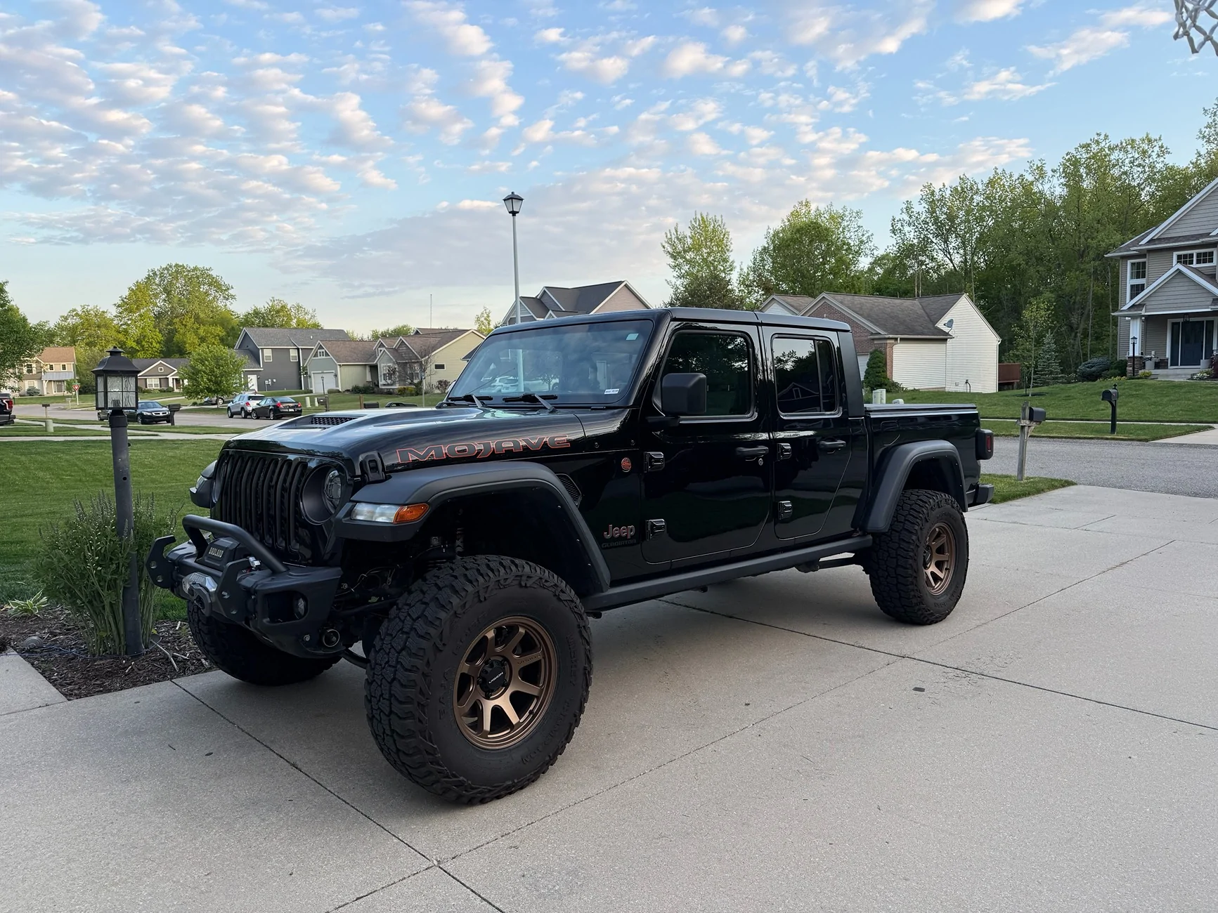 Jeep Gladiator Mojave Lift AEV or something else IMG_2118 (1)