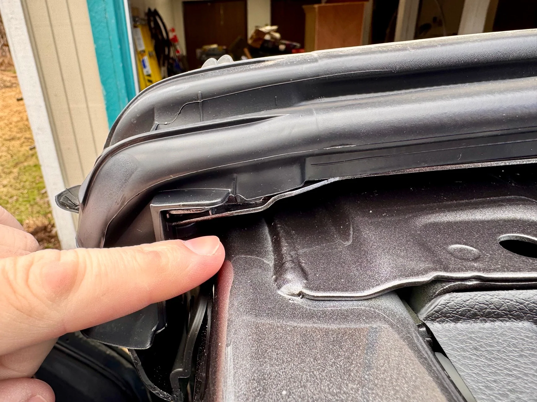 Jeep Gladiator 2026 JT Windshield Foam Seal? IMG_9478
