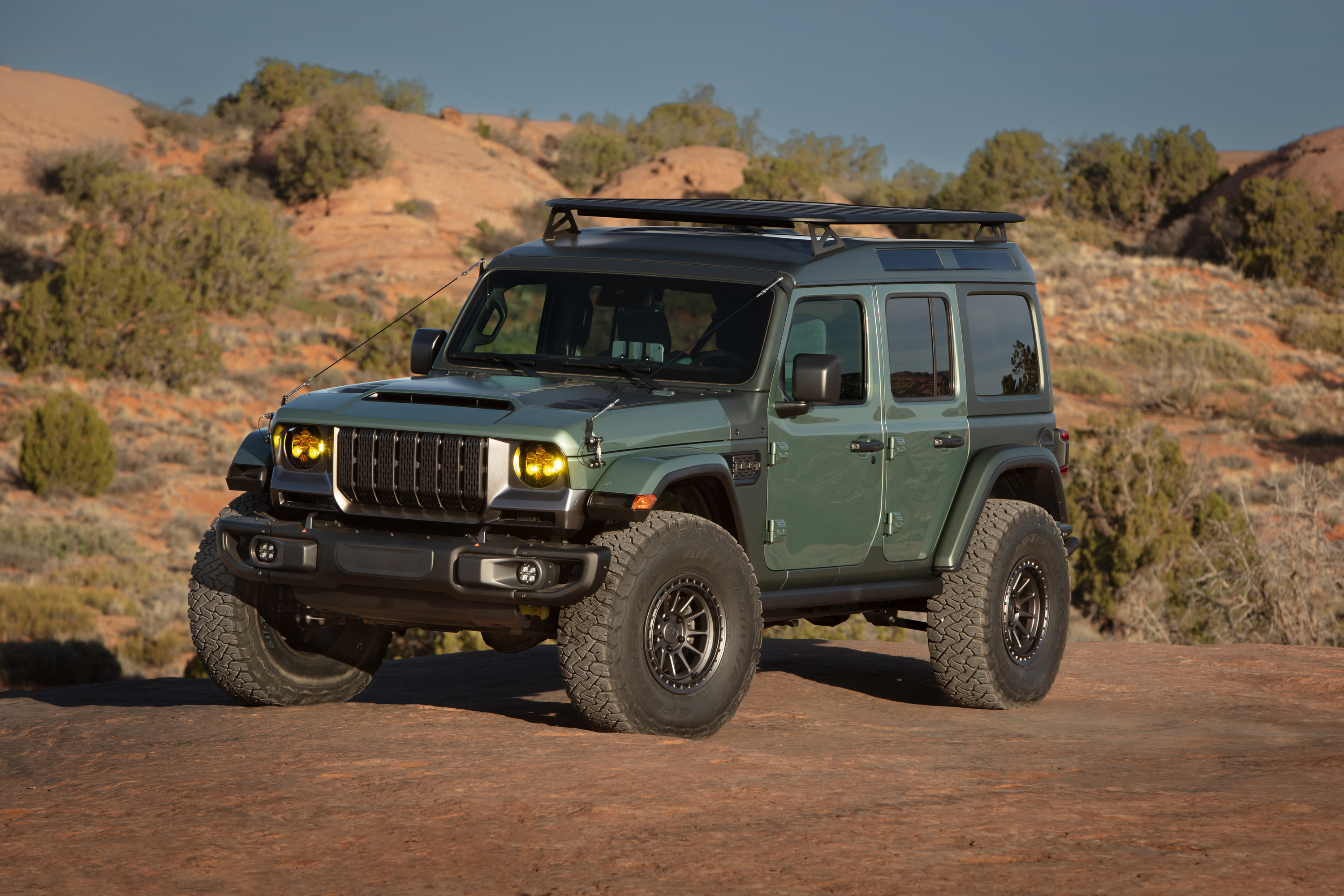 Jeep Gladiator Jeep Wrangler Scrambler teased ... Uh Huh, we'll see CN026_012JP