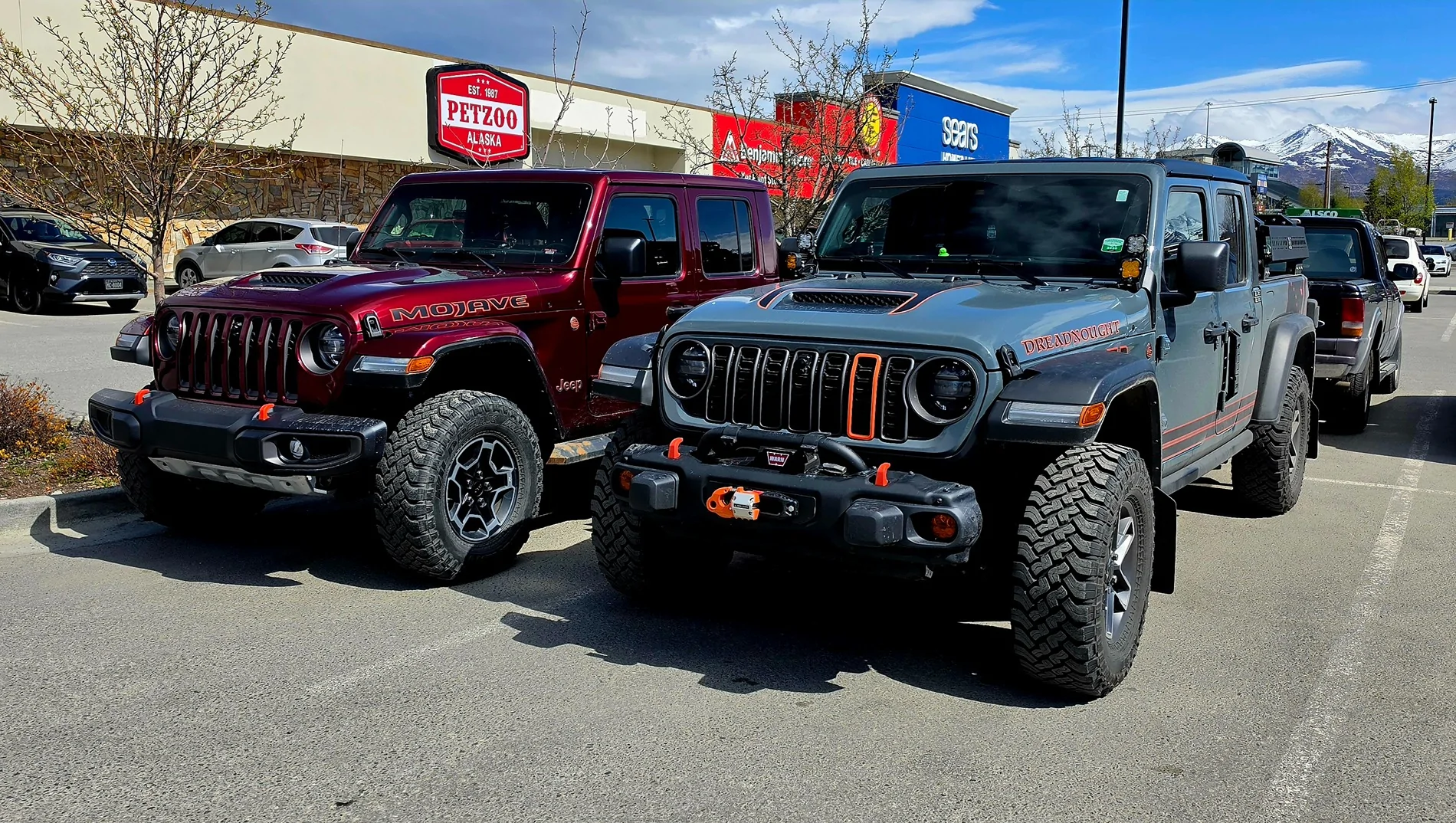 Jeep Gladiator Jeeps Parking Next To Jeeps 20260521_140542[1]