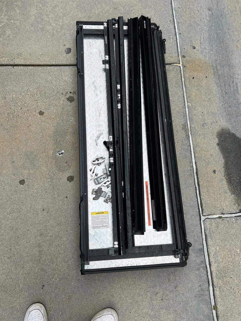 Jeep Gladiator Lomax hard trifold tonneau, TS Elevate rails and rack REDUCED to best offer by Sunday IMG_1189