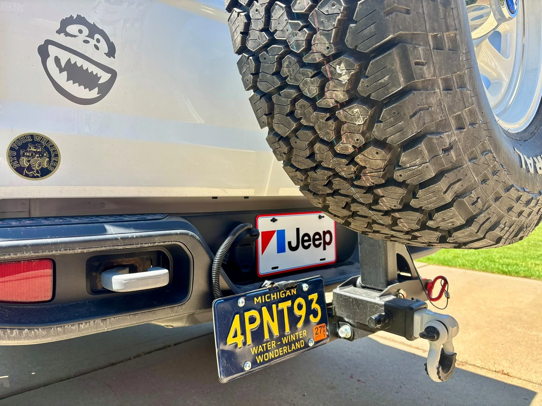 Jeep Gladiator Wilco Hitchgate drop update Vintage plate installed