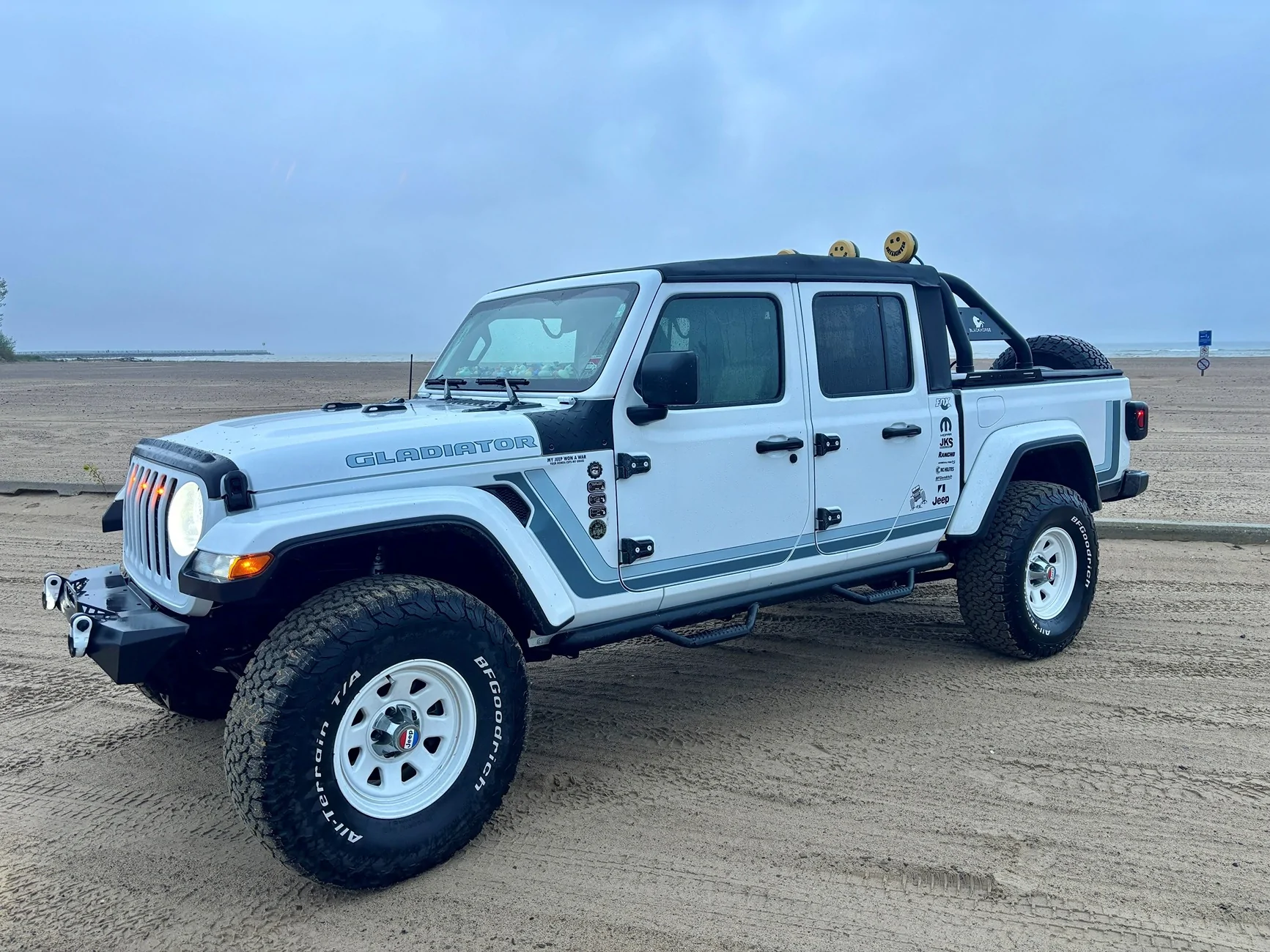 Jeep Gladiator Wilco Hitchgate drop update side shot at beach 2
