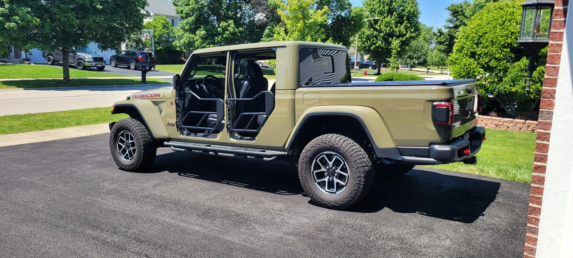 Jeep Gladiator Spring in Chicago means soft top and half doors 20260524_133819