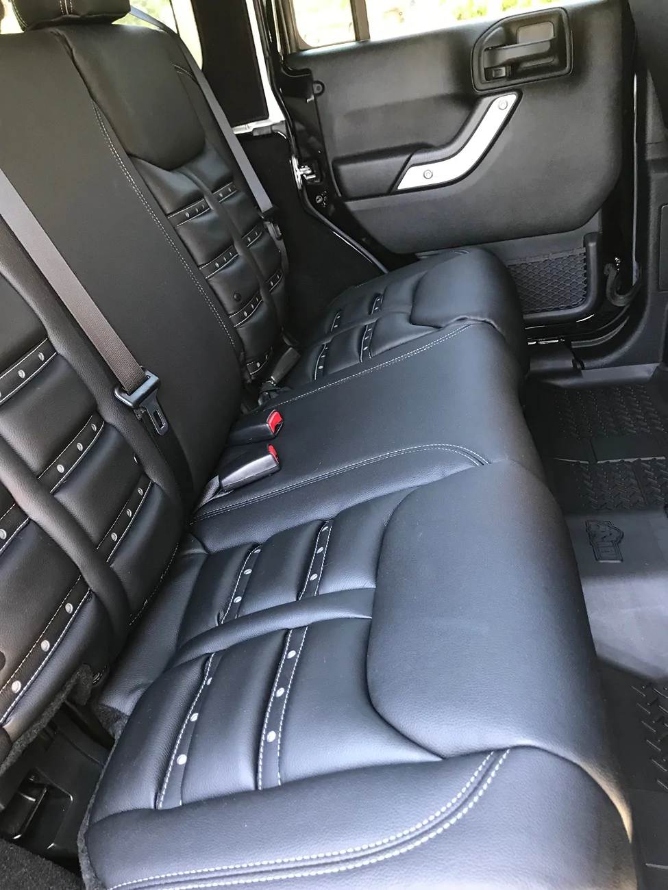 Jeep Gladiator Leather care experts help me out? IMG_0246