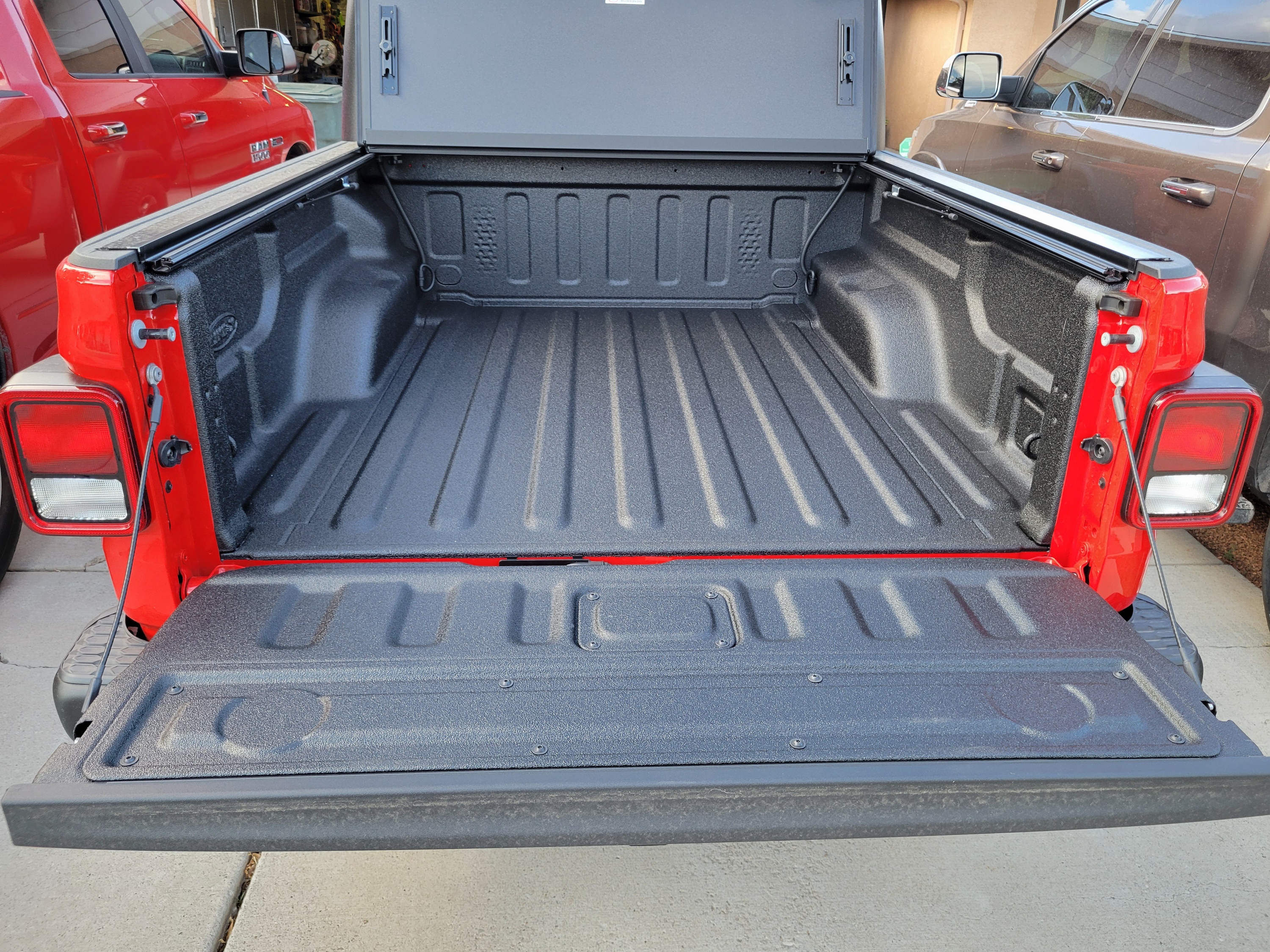 Jeep Gladiator spray in LineX bedliner, yay or nay? ZbQAPDM