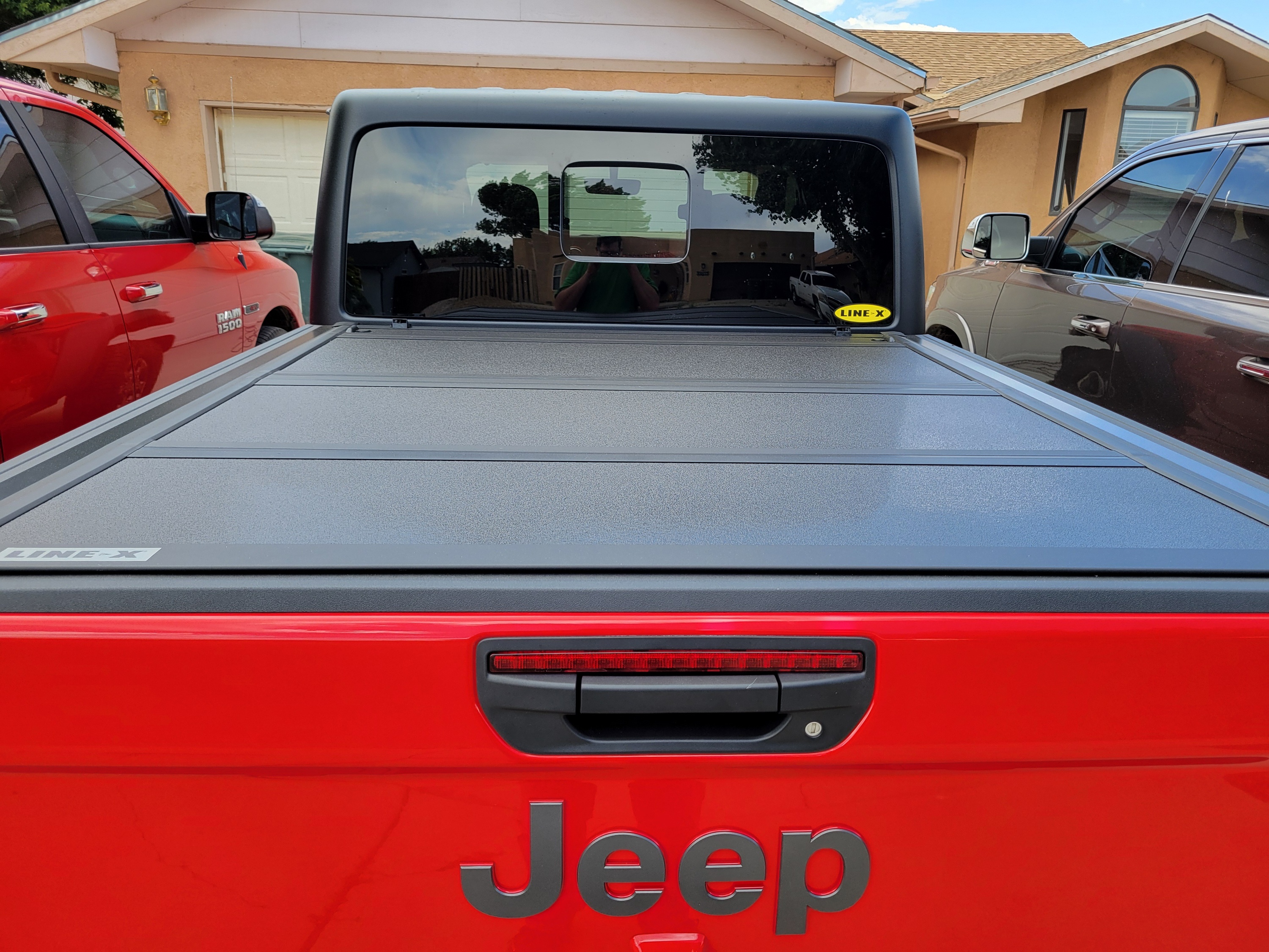 Jeep Gladiator spray in LineX bedliner, yay or nay? WlS2FNK