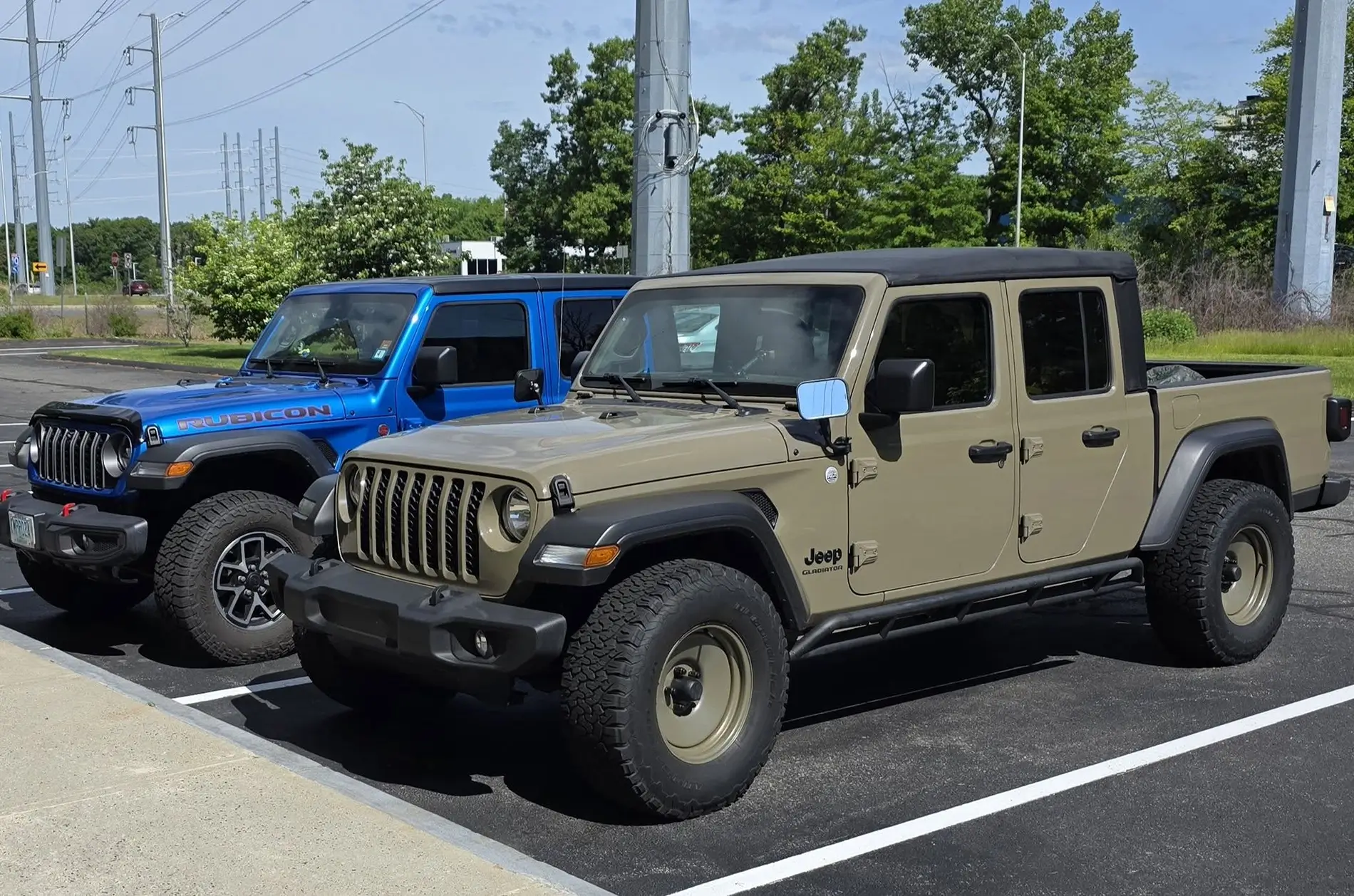 Jeep Gladiator Jeeps Parking Next To Jeeps 1780320488065-ja