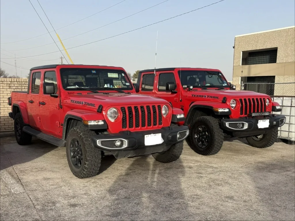 Jeep Gladiator Jeeps Parking Next To Jeeps Jeep Twins