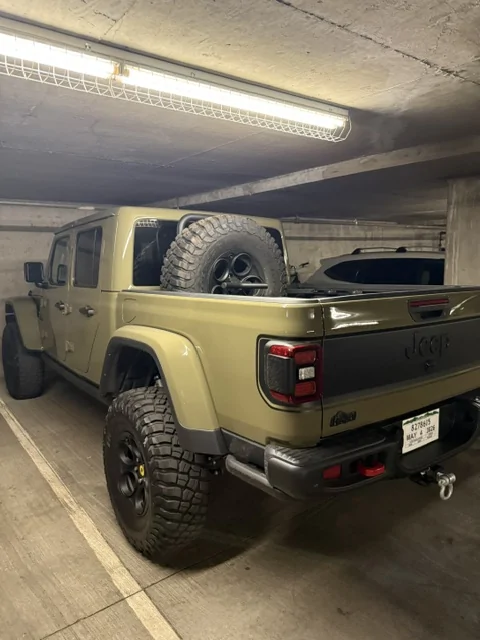 Jeep Gladiator Will RSI SmartCap fit with AEV Vertical Tire Carrier & 37" Tire IMG_5478