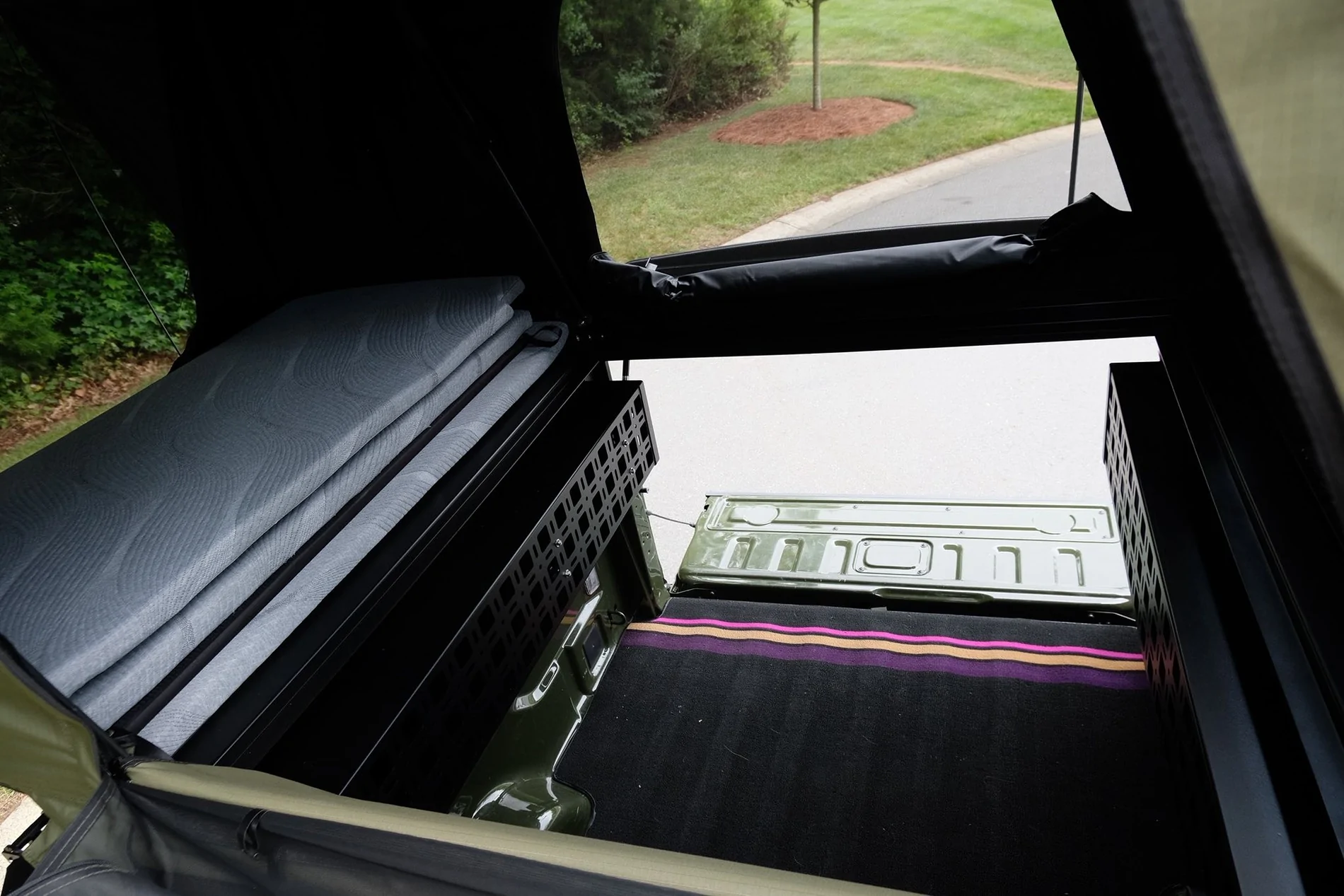 Jeep Gladiator Campone Cantilever Canopy Tent? Anyone seen this design before? 707080022_2926199107772189_6843553848657686801_n