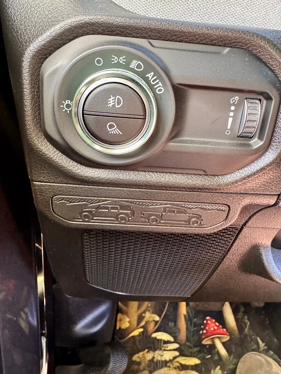 Jeep Gladiator 2024 Mojave X Add Bed 115v outlet IMG_9868