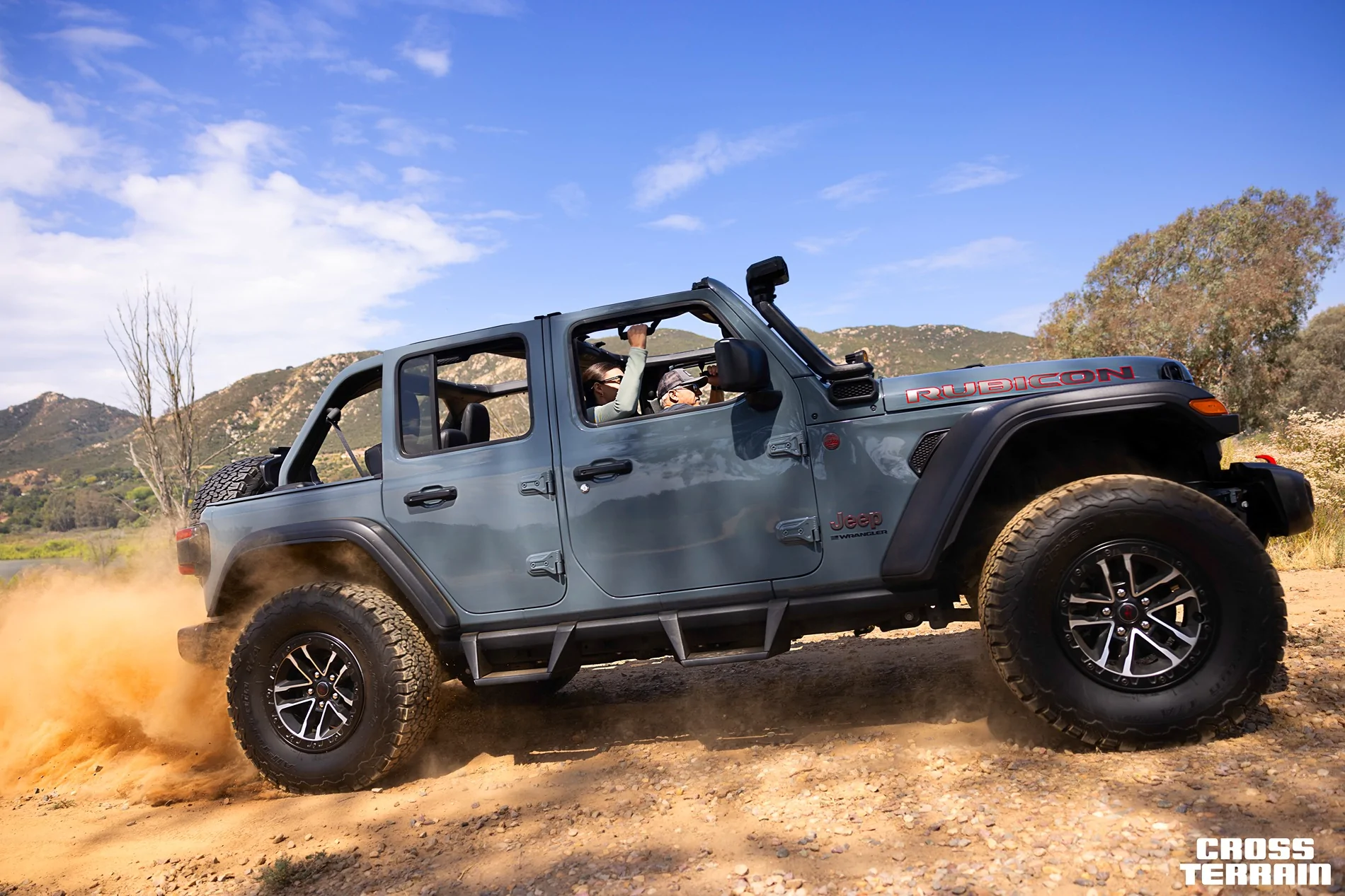 Jeep Gladiator NXTGEN Cross Terrain Steps (Rock Rail Steps) installed _MG_3184 copy