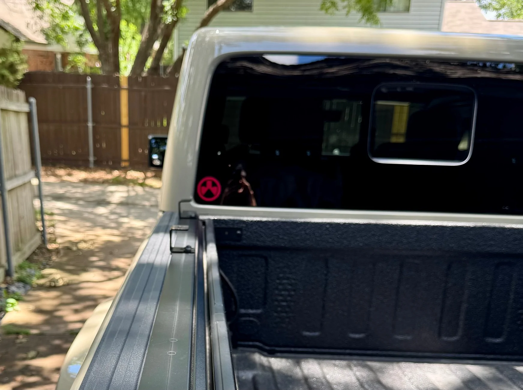 Jeep Gladiator Roof rack with tri-fold bed cover IMG_7723