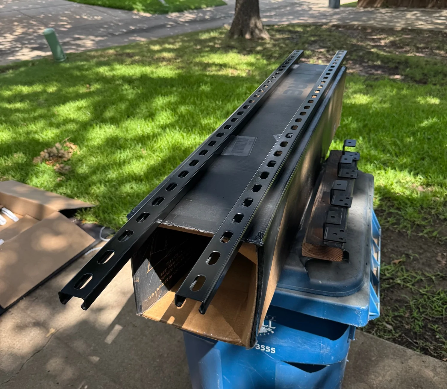 Jeep Gladiator Roof rack with tri-fold bed cover IMG_7721