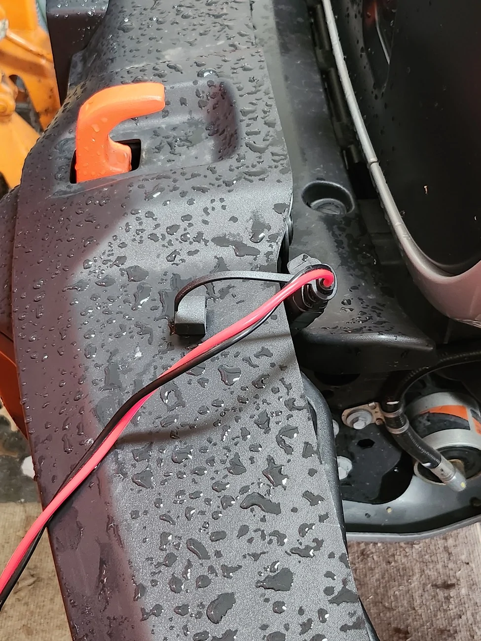 Jeep Gladiator Charge / maintain both batteries simultaneously? 20250506_155316