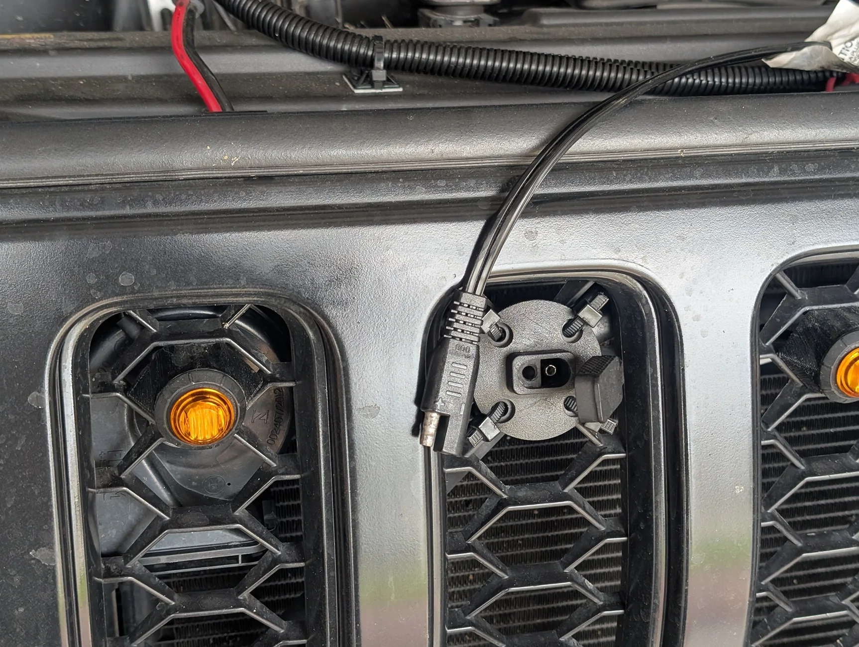 Jeep Gladiator Charge / maintain both batteries simultaneously? 1000014501