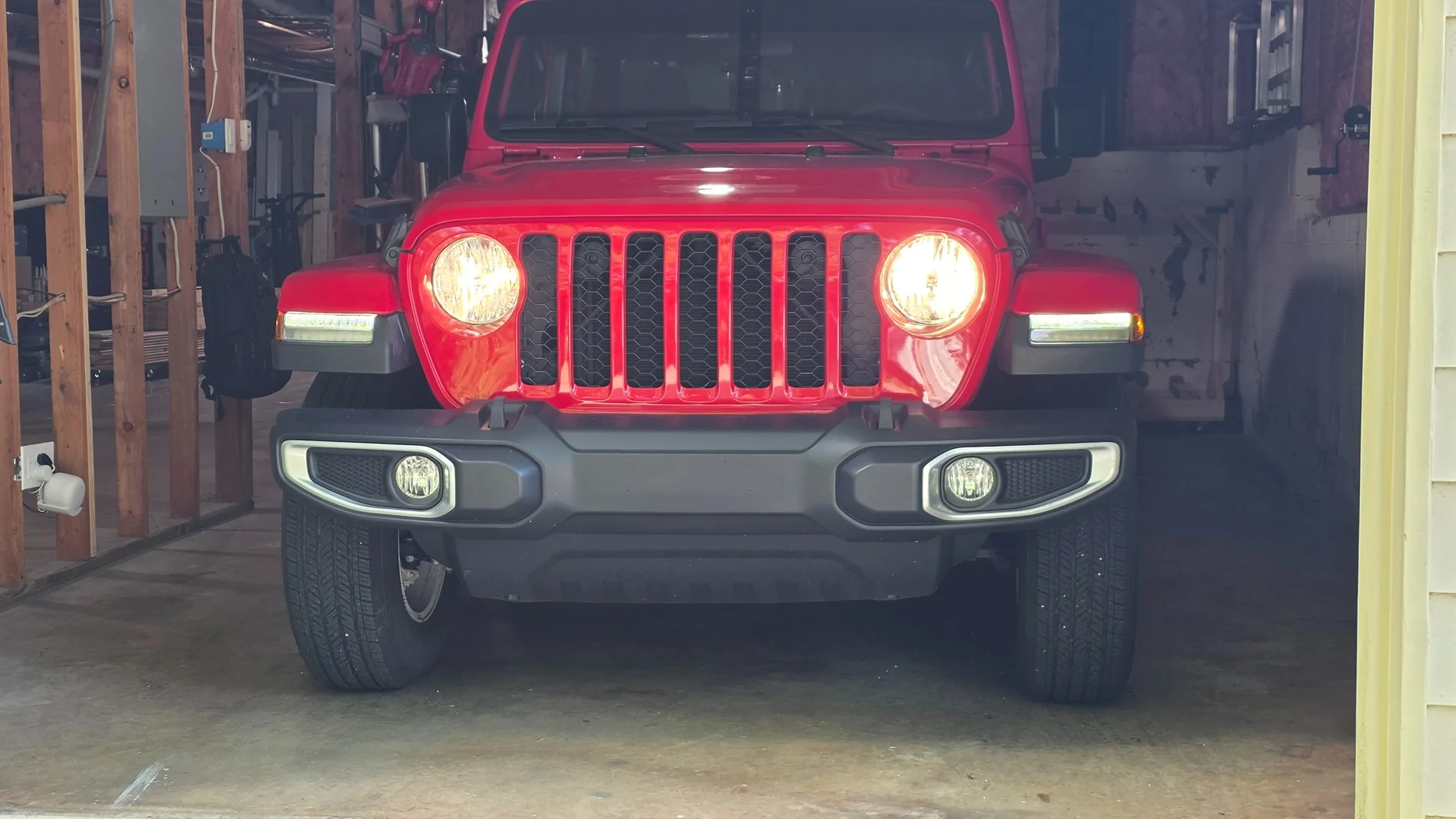 Jeep Gladiator 2023 Sport S Full Exterior LED Upgrade 20260609_170735