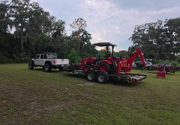 Jeep Gladiator Bags 20250813 Tyson Jeep Pulling Trailer at Home - Flemington, FL (1)