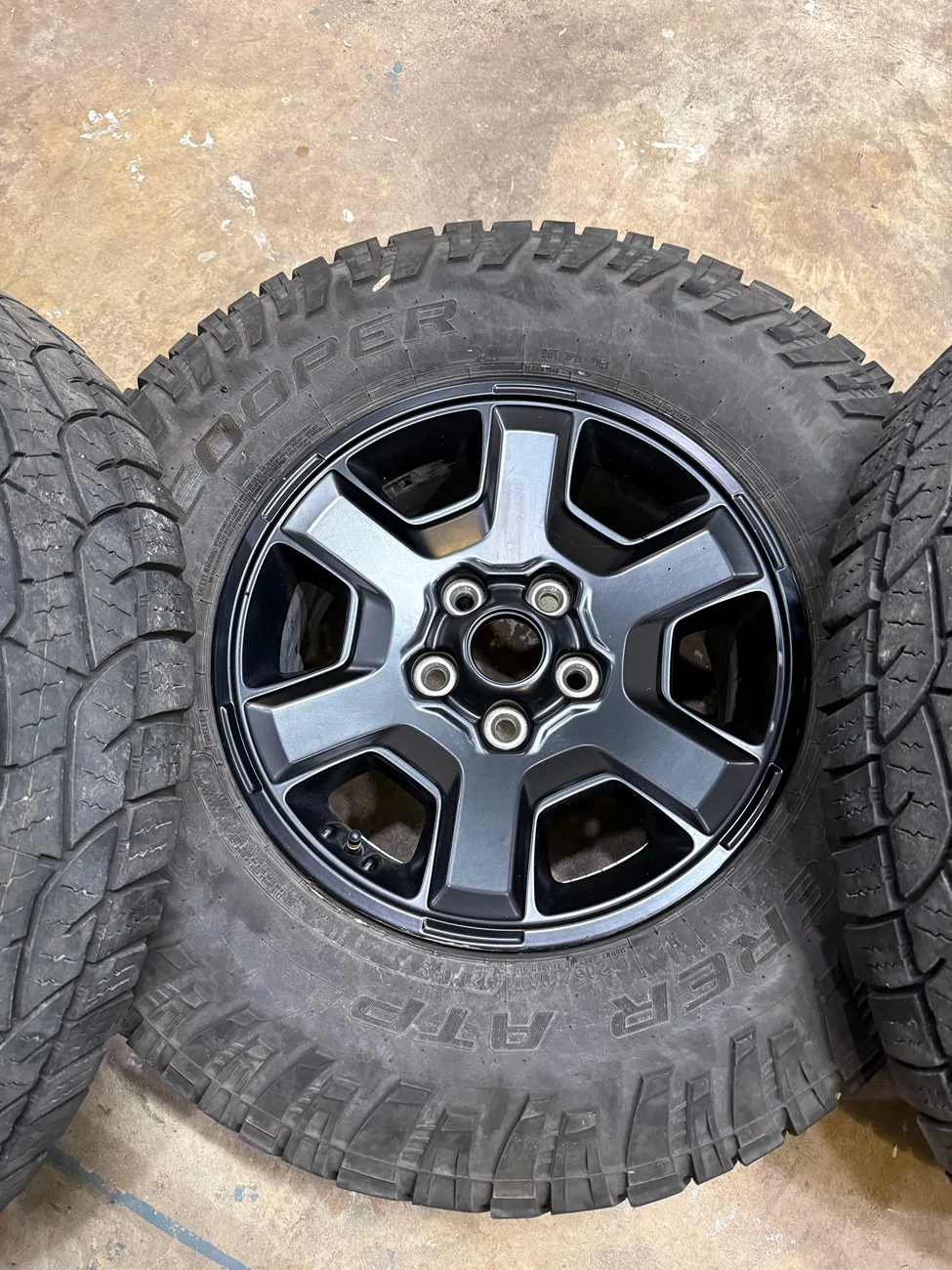 Jeep Gladiator $100 Jeep Gladiator Mojave Spare Wheel and Tire IMG_3043